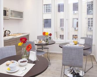 Maison Maneli Luxury B&B - Rome - Dining room