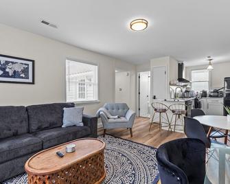 New Wentzville 1 Bedroom Charm - Wentzville - Living room