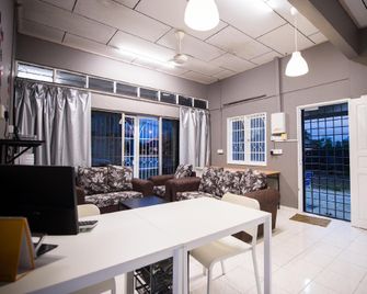 Kemaman Lodge & Cafe - Chukai - Sala de estar