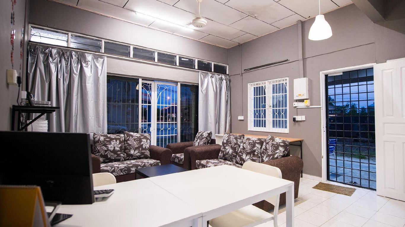 Kemaman Lodge & Cafe