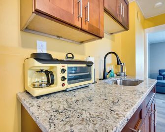 Easthampton Vacation Rental - Walk to Breweries! - Easthampton - Cocina