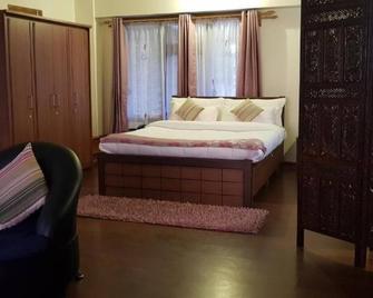 Woodland Hill Stay - Shillong - Bedroom
