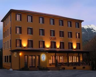 Albergo Ristorante Flora - Vittorio Veneto - Building