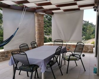 Robinson My dream - Gdinj - Patio