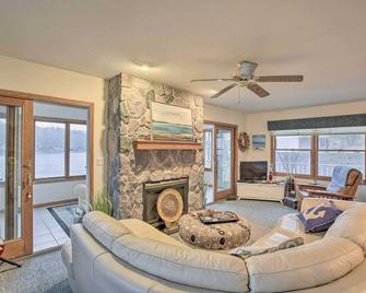 Lakefront Newaygo Home - Private Dock, Kayaks - Newaygo - Living room