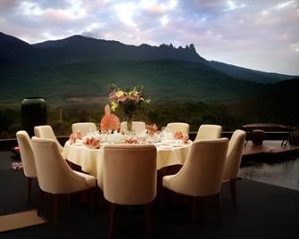 Qixian Yaochi Conifer Spring Resort - Baoting - Restaurante
