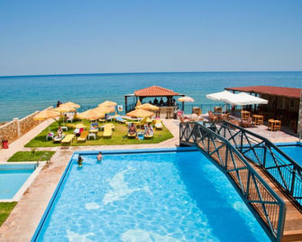Ekavi Hotel - Sfakaki - Piscina