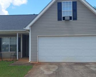Experience McDonough near Atlanta Motor Speedway - McDonough - Building