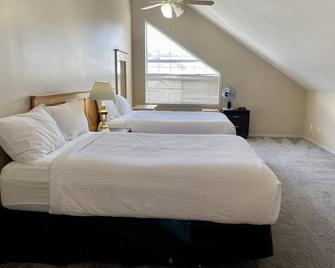 Deluxe 3 Bedroom Condo 2 Bath- No Pets - Fernie - Schlafzimmer
