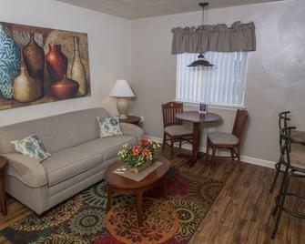 Affordable Suites Concord - Concord - Living room