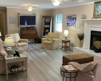 Sapelo Island- Private Home with all new flooring and a new outdoor shower - Sapelo Island - Living room