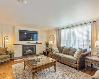 Luxe Sugarhouse View | Massage | Backyard | Arcade - Salt Lake City - Wohnzimmer