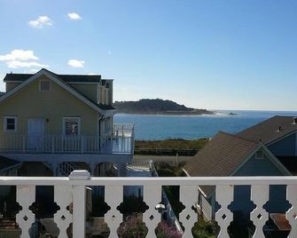 Monthly Mendo Village Stylish Home! Epic Bay Ocean & Garden Views Dog Friendly!! - 門多西諾 - 陽台
