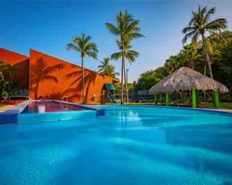 لاس بريساس هواتولكو – شرمامل جميع الخدمات - سانتا ماريا واتولكو - حوض السباحة