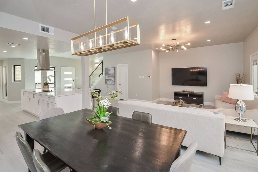 Metro Family Getaway 3 Bedroom 3 Bathroom - هيوستن - غرفة طعام