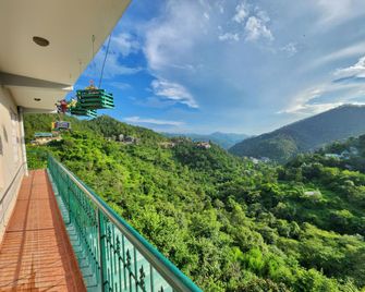 Rashmi Cottage - A Boutique Homestay - Kandaghat - Balcony