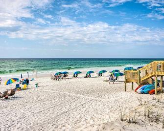 Canalfront Condo with Pool - Walk to Destin Beach! - Destin - Beach