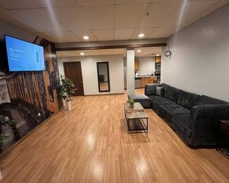 Spacious 3br-3ba, Downtown Morgantown, Near Wvu - Morgantown - Living room