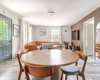 Cozy Apartment Near Legoland! - New Hampton - Sală de mese