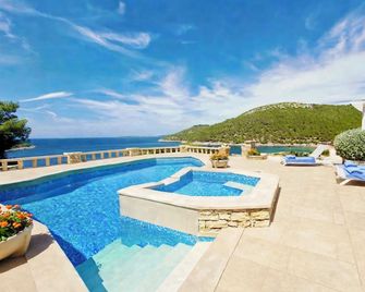 Grandiose Dalmatian stone Villa near sea, with apartments, swimming pool - Vela Luka - Piscine