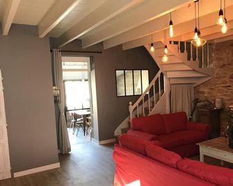 Petite maison de pêcheur centre ville à 2 mn à pied du port , la plage commerce - La Turballe - Huiskamer