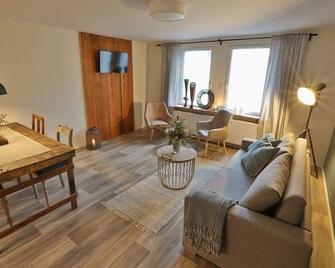 Blumenstil Ferienwohnungen - Bad Salzungen - Wohnzimmer