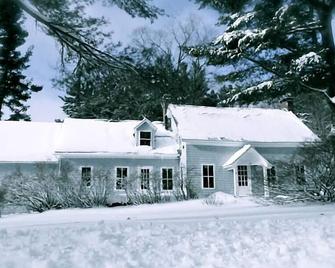 1830's Recently Renovated Rustic Farmhouse, Windham Vermont - Grafton - Building