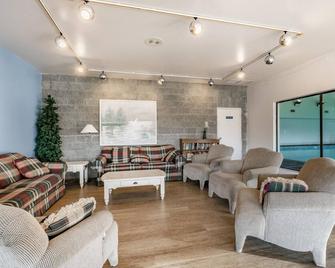 JL 609: 1 Bedroom Condo, walking distance to restaurants! - Blaine - Sala de estar