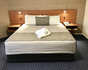 Ventura Inn & Suites Hamilton - המילטון - חדר שינה