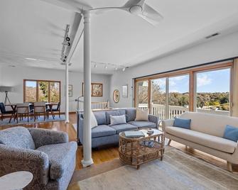 Ocean & Sound Views 3BR w/ Pools, Tennis, Basketball, Private Beach & Marina! - Pine Knoll Shores - Living room