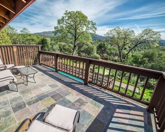 Yosemite's Nature's Inn Bed & Breakfast - Ahwahnee - Balcony