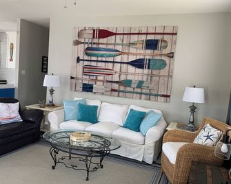 Ground level home steps from the beach in Waveland - Waveland - Pokój dzienny