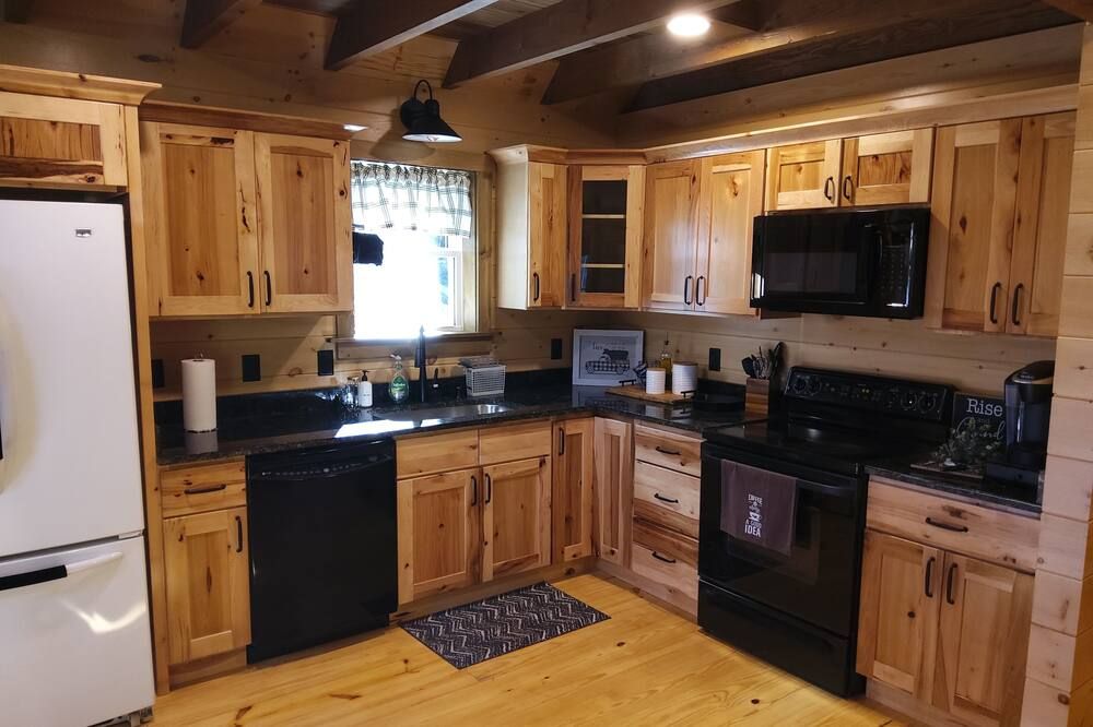 New cabin with kayaks .2 miles from Public Boat Launch
