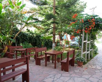 Hotel Rixhi - Sarandë - Patio