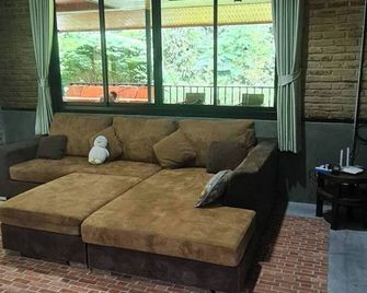Peaceful house surrounding by nature Krabi Province - Ao Luek - Sala de estar