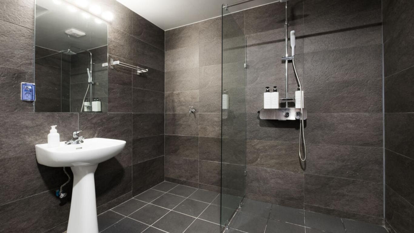 Canvas Hostel