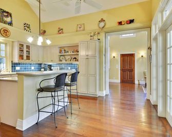 Easy Livin' by Avantstay Key West Home w/ Pool & BBQ Week Long Stays Only - Cayo Hueso - Cocina