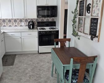 Cozy 2-bedroom house in Pinconning - Pinconning - Kitchen