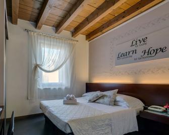 Hotel Gattopardo - Villafranca di Verona - Bedroom