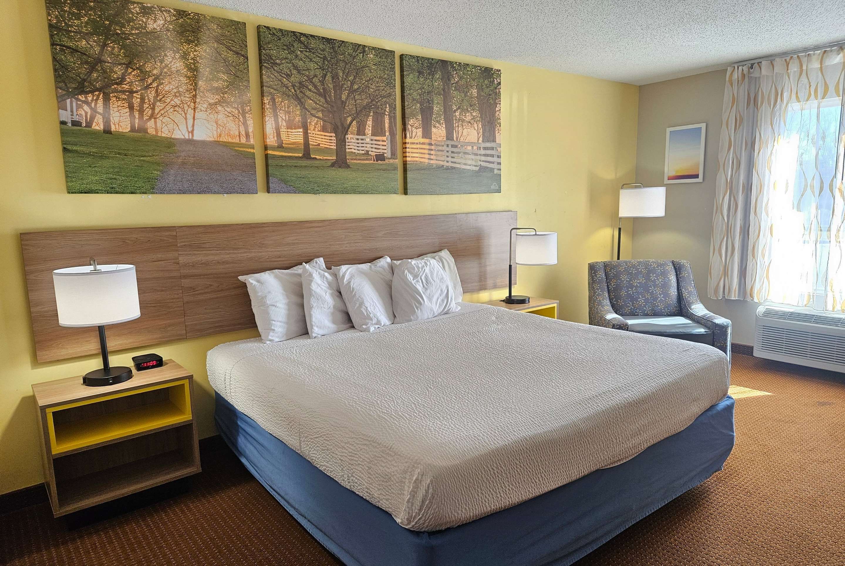 Days Inn Greensboro NC thumbnail 3