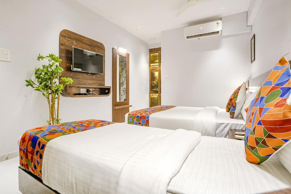 Fabhotel Peralz - Nr Boriwali Station - Mumbai - Bedroom