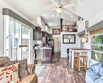 Eureka Tiny Home w/ Hot Tub & Community Beach! - Eureka