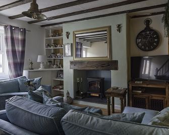 Violets Wonderland Cottage - Llandudno - Living room