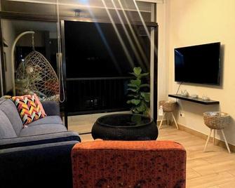 Casa Luna Comfortable & Centric Apt-Santa Tecla - Santa Tecla - Living room