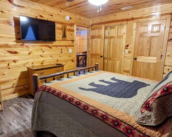 A Majestic Mountain Getaway, Walk to Lake Hiwassee - Murphy - Bedroom