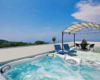 Villa Due Golfi - Eleven Bedroom Resort, Sleeps 30 - Massa Lubrense - Piscina