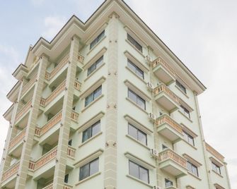 V Crown Hotel - Battambang - Gebäude