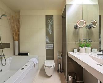 Hotel Cubix - בראסוב - חדר רחצה