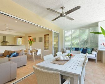 Cayman Villas - Port Douglas