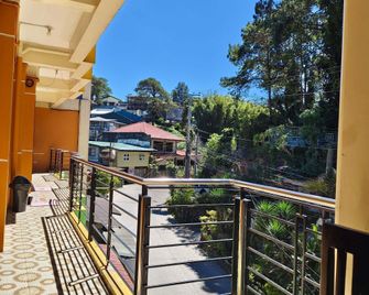 Sukhavati Inn - Baguio - Balcón